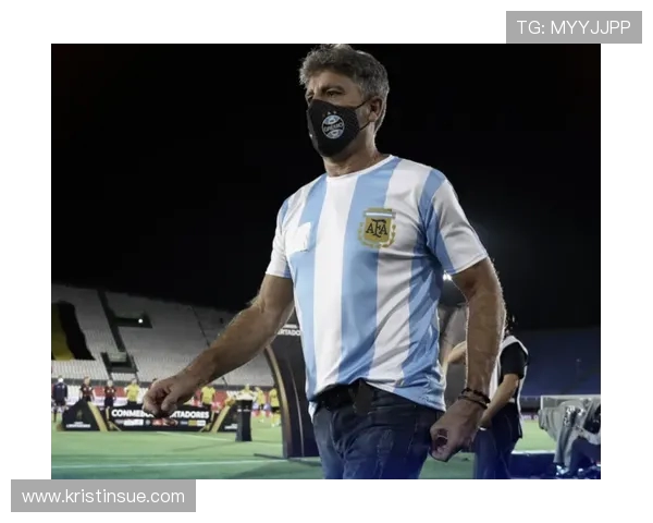 科隆主帅穿球衣指挥比赛展现不拘一格的执教风格 科隆主帅穿球衣指挥比赛展现不拘一格的执教风格