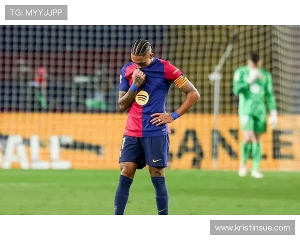 拉菲尼亚伤势出现倒退缺席训练国家德比能否出场成最大疑问 拉菲尼亚伤势出现倒退缺席训练国家德比能否出场成最大疑问