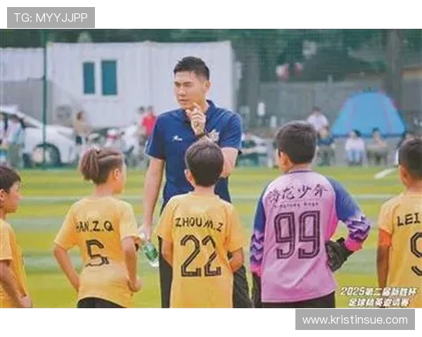 雷腾龙谈青训工作:尽管有人劝我不带低龄段孩子 我依然热爱这个职业 雷腾龙谈青训工作:尽管有人劝我不带低龄段孩子 我依然热爱这个职业