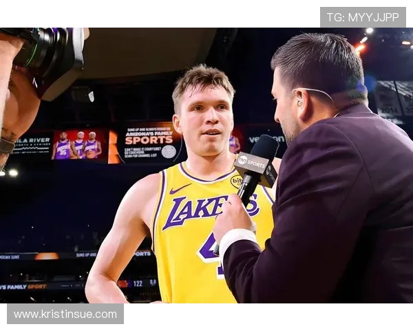 原创轰28分+8记三分！26岁冠军后卫扎心湖人：落选秀力压里夫斯